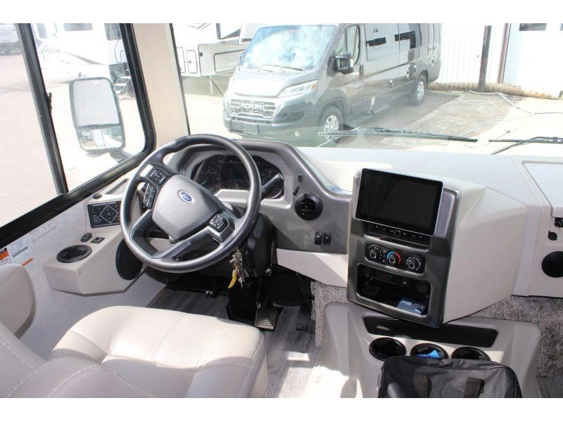 Thor Motor Coach Resonate 30c 2024 alt