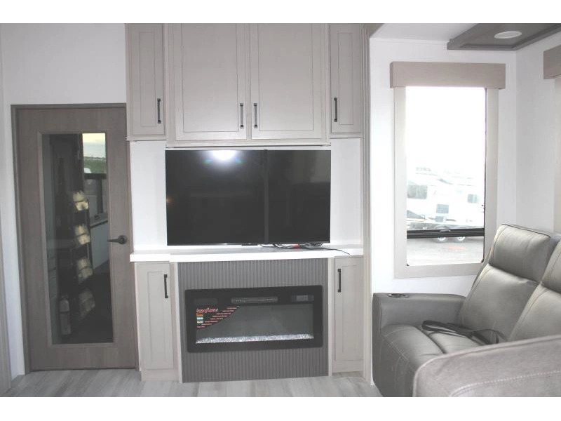 Grand Design Momentum 414m 2026 alt