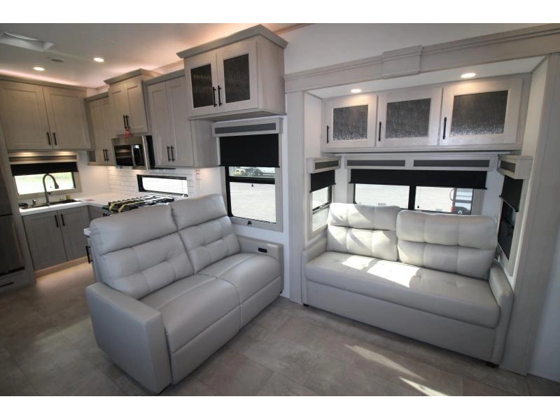 Grand Design Solitude 417kb 2026 alt