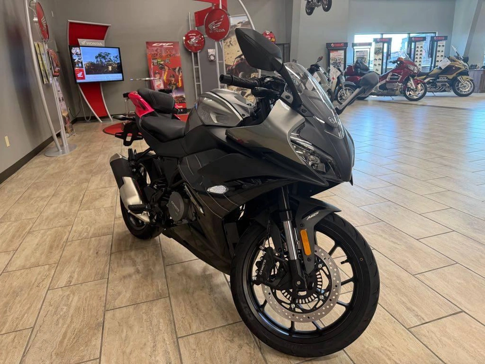 2026 Cfmoto 300ss 5us
