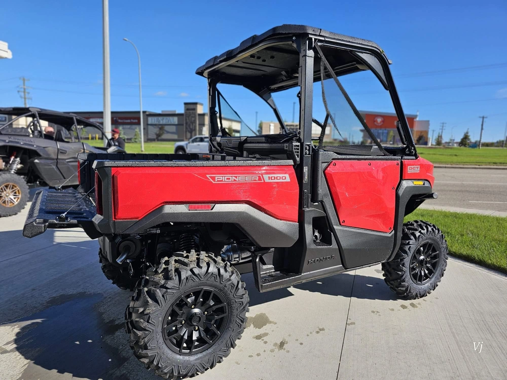 2026 Honda Pioneer 1000-3p Deluxe alt