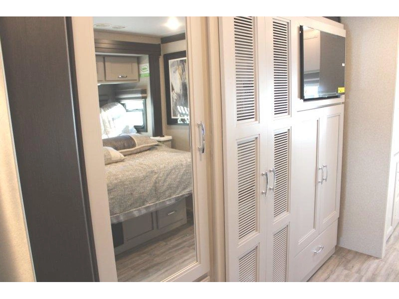 Thor Motor Coach Inception 38dx 2026 alt