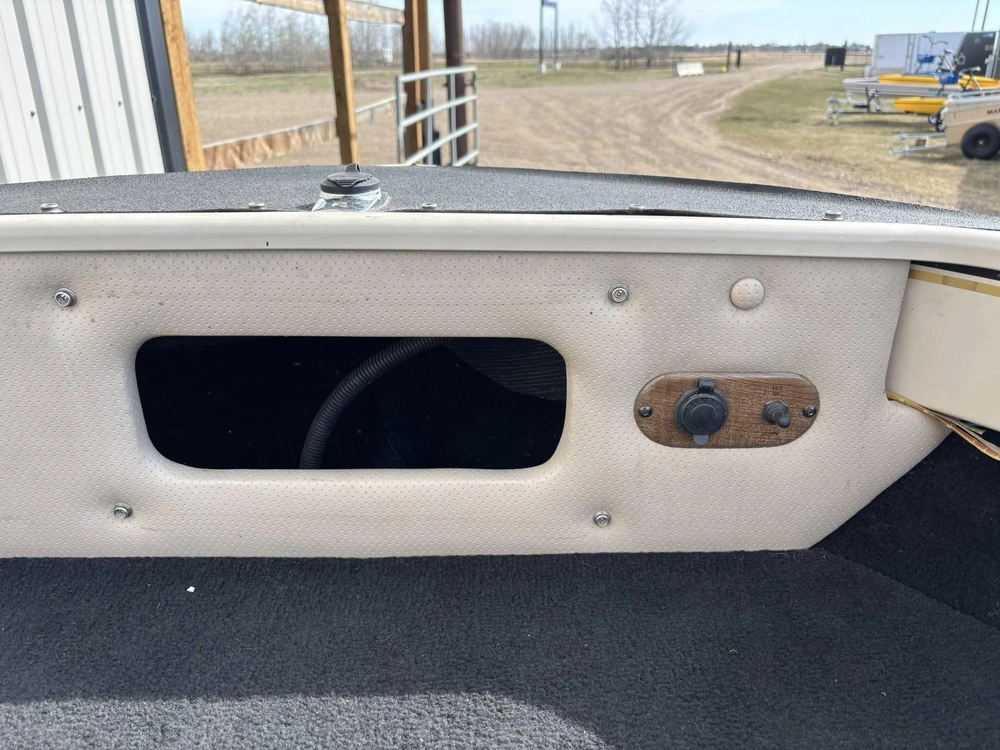 2003 Crestliner 1850 Sportfisher - 15hp Honda alt