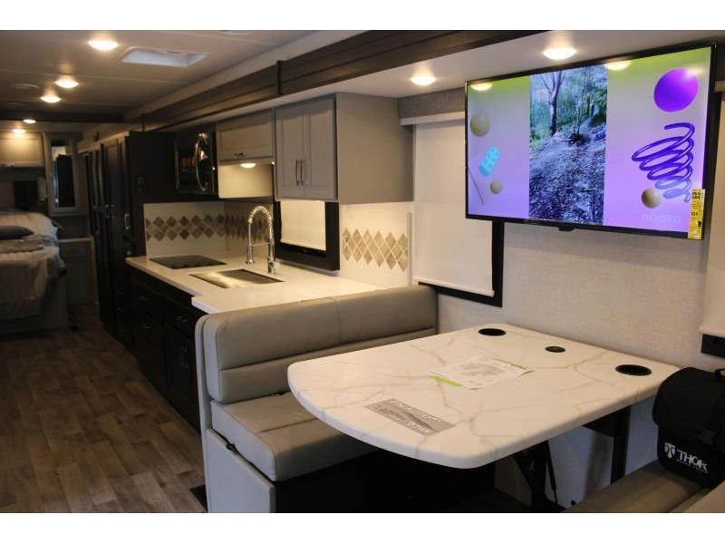 Thor Motor Coach Palazzo 33.6 2026 alt