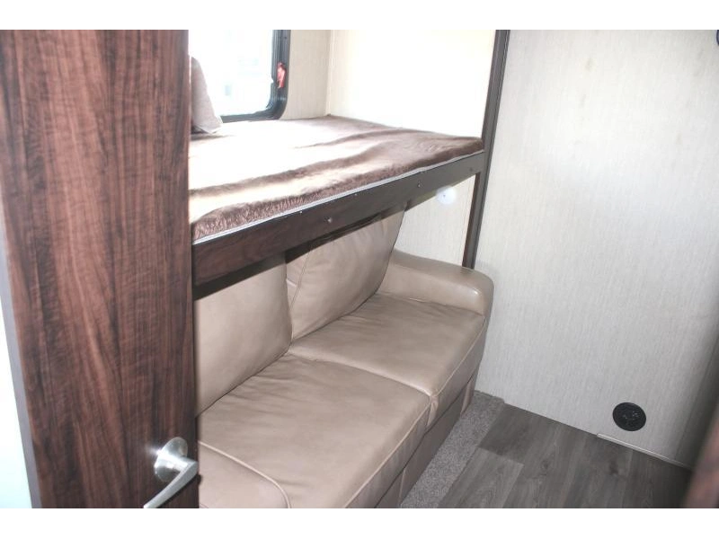 Palomino Columbus 377mb 2017 alt