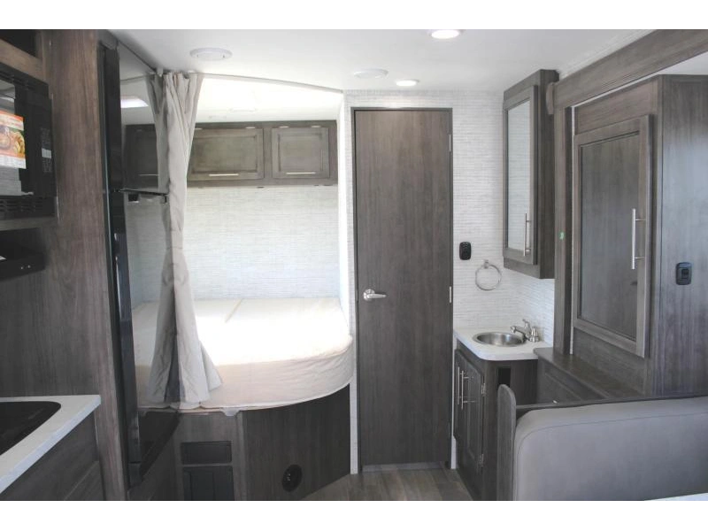 Entegra Coach Odyssey 22af.se 2025 alt