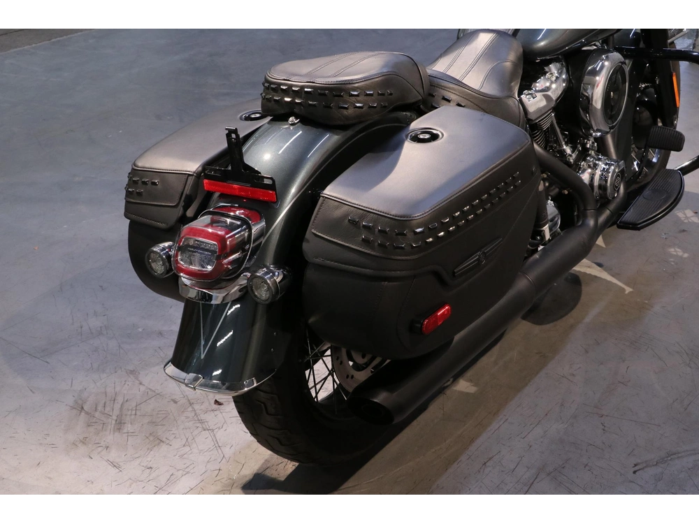 2025 Harley-davidson Softail Heritage Classic (flhc) alt