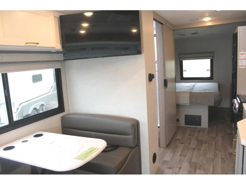 Thor Motor Coach Resonate 29d 2026 alt