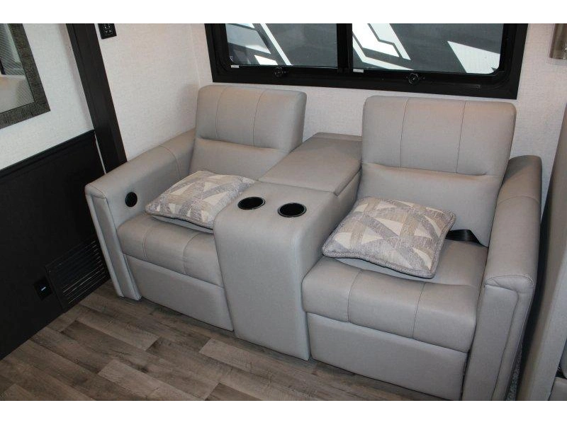 Thor Motor Coach Palazzo 37.5 2026 alt