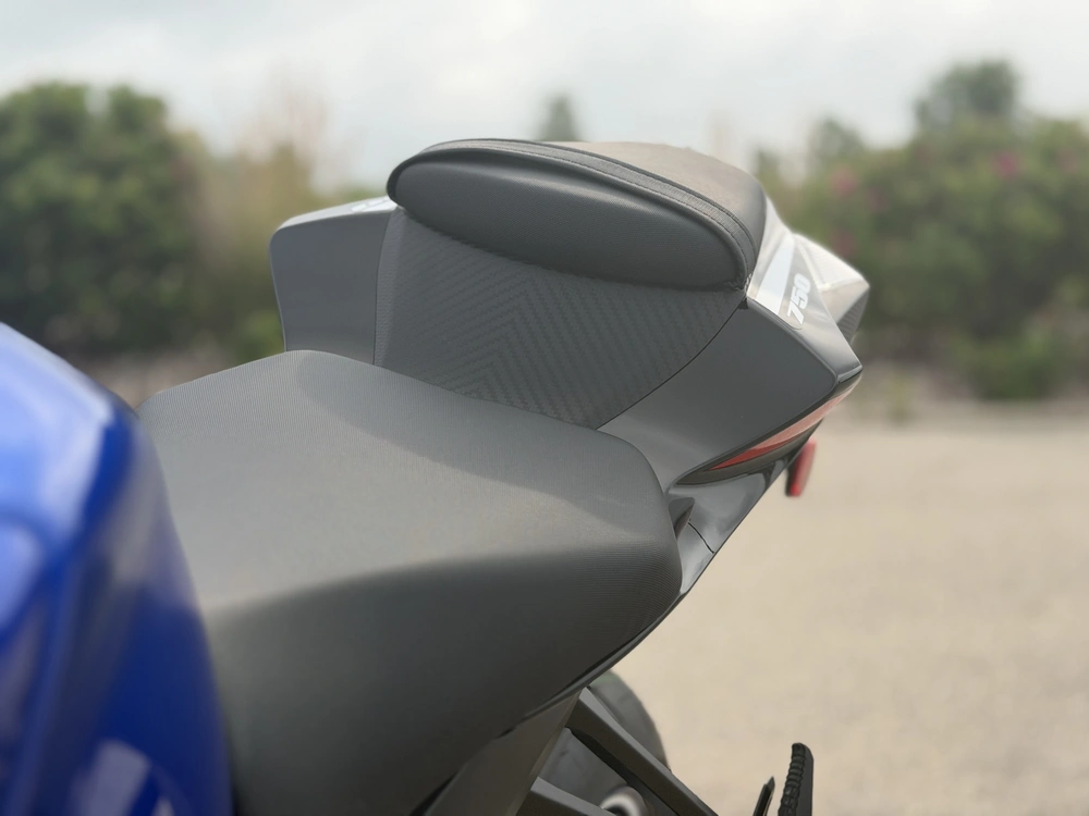 2027 Suzuki Gsx-r750z alt