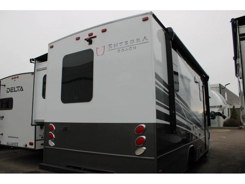 Entegra Coach Qwest 24l 2026 alt