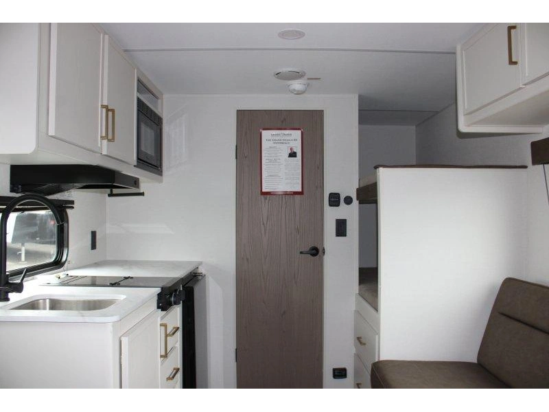 2026 Grand Design Transcend 151bh alt