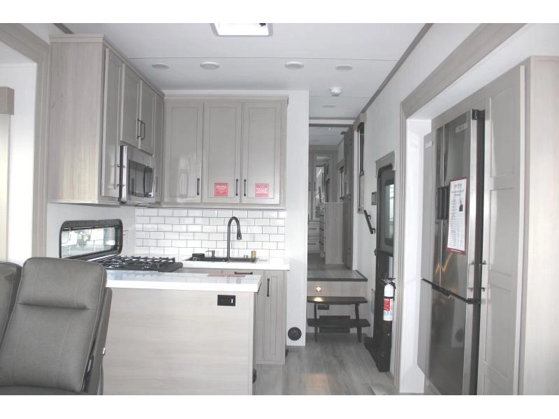Grand Design Momentum 414m 2026 alt