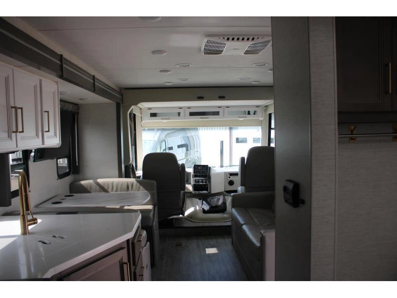 Thor Motor Coach Resonate 30c 2024 alt
