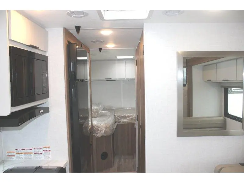 2027 Thor Motor Coach Four Winds 25Z