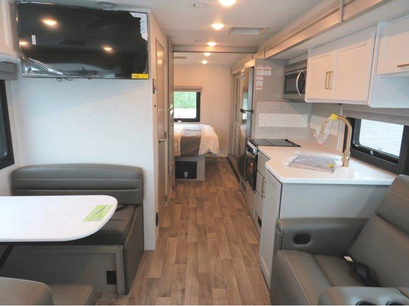 2026 Thor Motor Coach Hurricane 29l alt