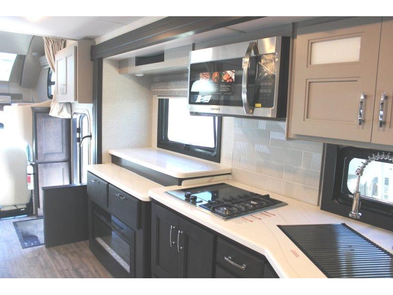 Thor Motor Coach Inception 38dx 2026 alt
