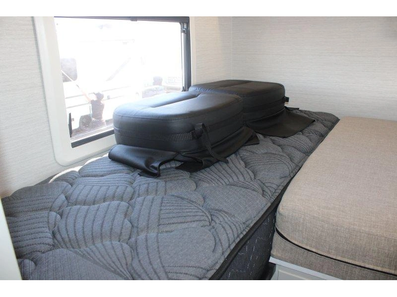 Dynamax Isata 3 24tw 2027 alt