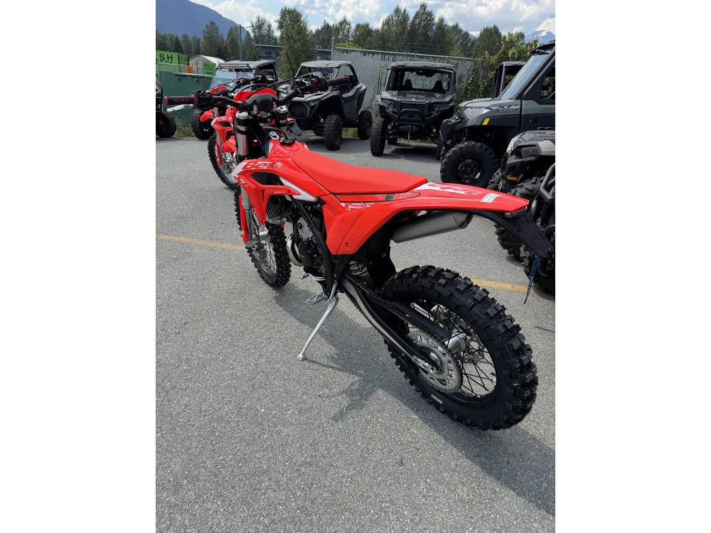 2027 Beta Xtrainer 200 *$92 Bi-weekly* alt