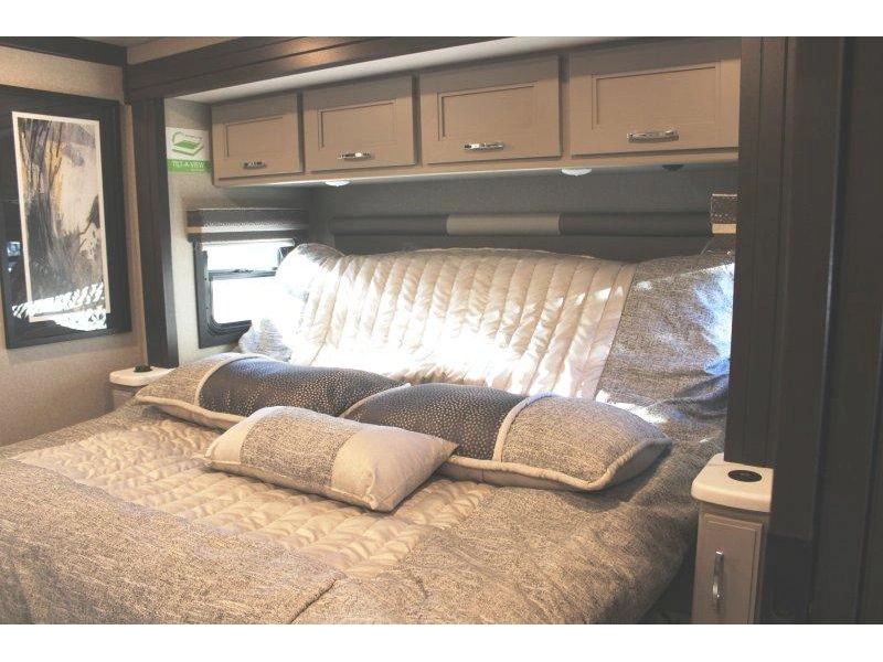 Thor Motor Coach Inception 38dx 2026 alt
