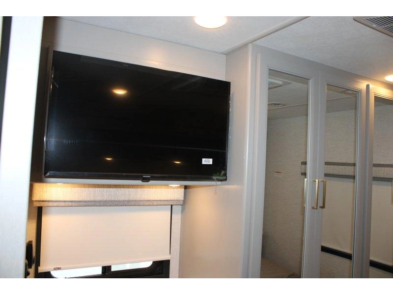 Thor Motor Coach Resonate 30c 2026 alt