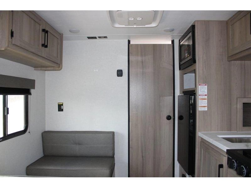 2026 Keystone Rv Coleman 17rx alt