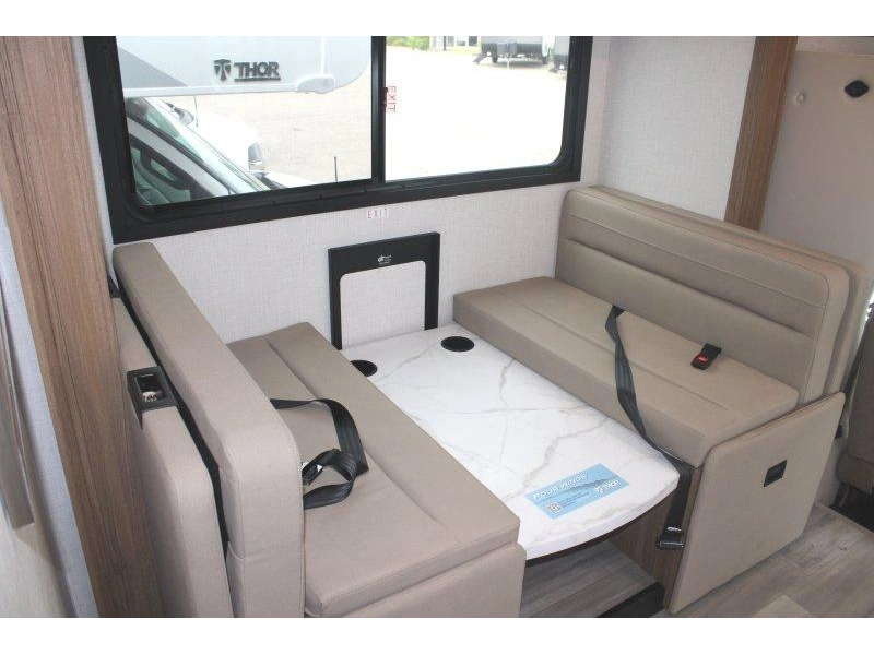 Thor Motor Coach Four Winds 25z 2027 alt