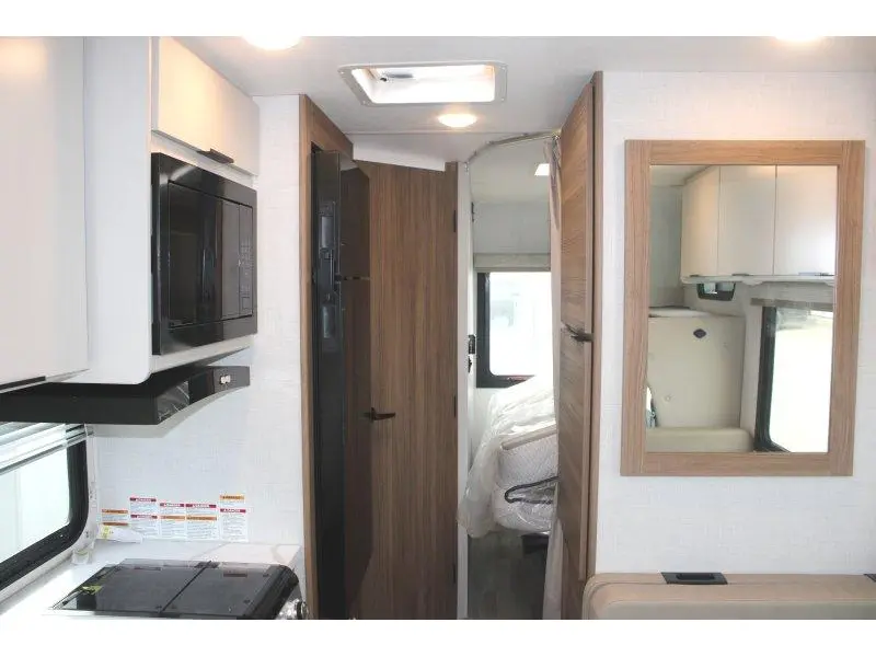 Thor Motor Coach Four Winds 2027