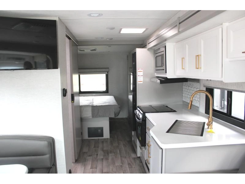 Thor Motor Coach Resonate 29d 2026 alt