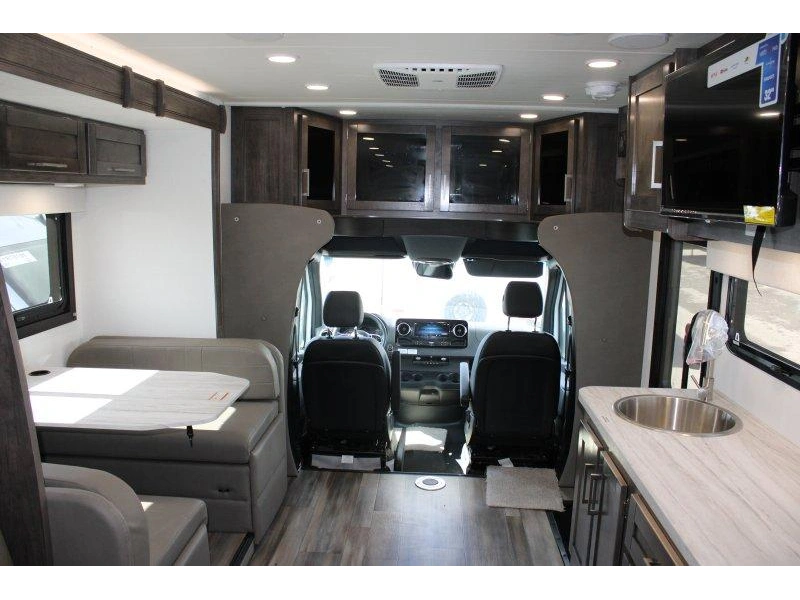 Entegra Coach Qwest 24r 2026 alt