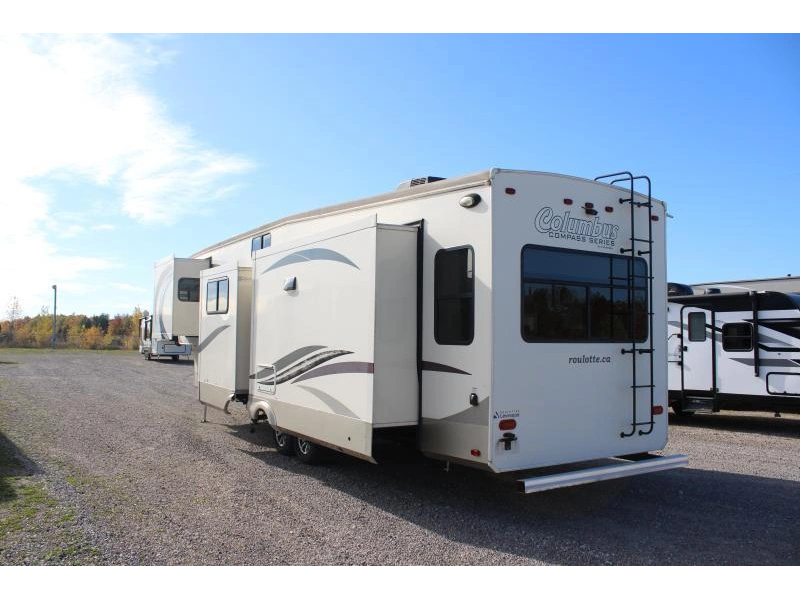 Palomino Columbus 377mb 2017 alt