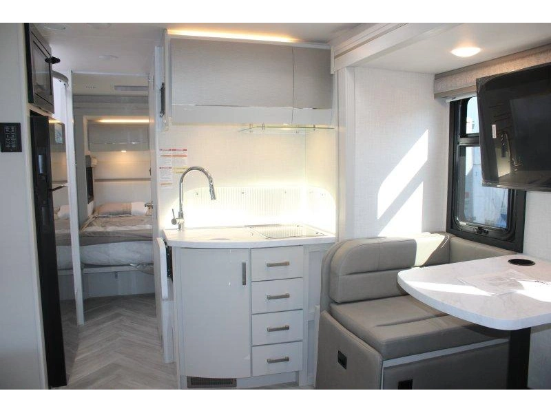 Thor Motor Coach Delano 24rw 2027 alt