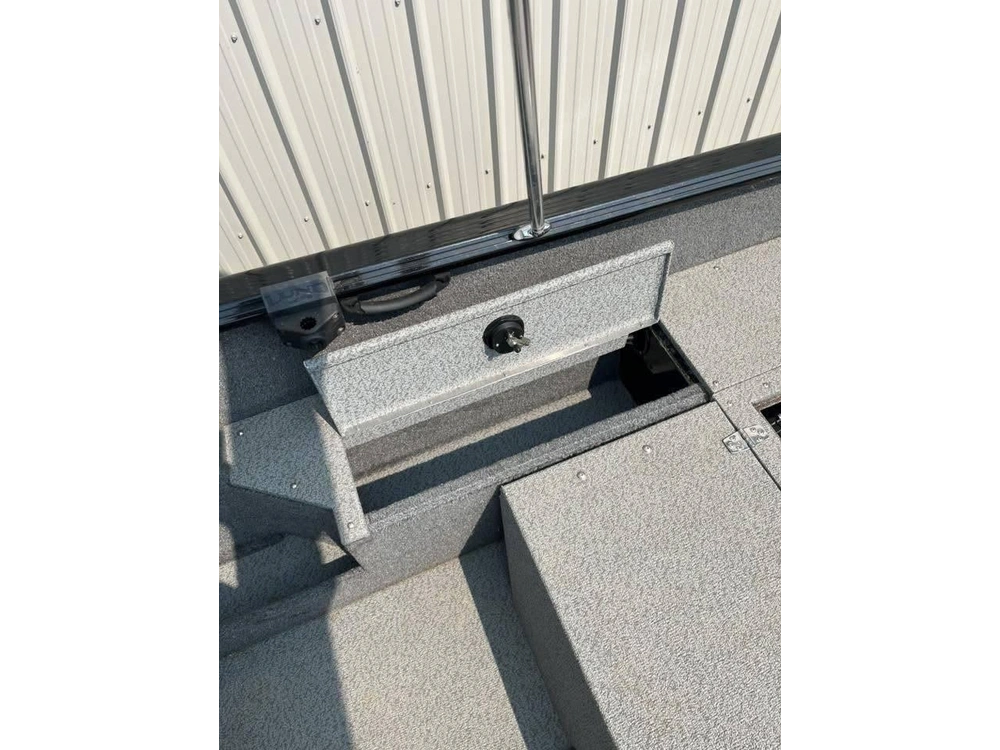 2018 Lund Boat Co 1775 Impact alt
