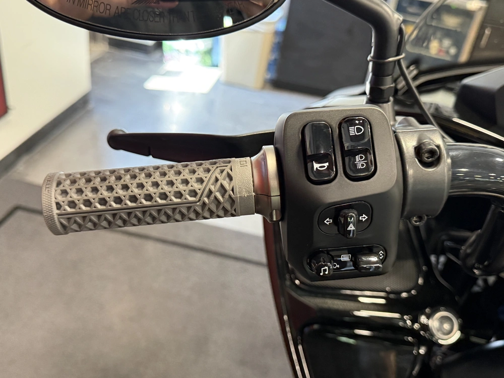 2026 Indian Motorcycle Challenger 112 Dark Horse® With Powerband Audio alt