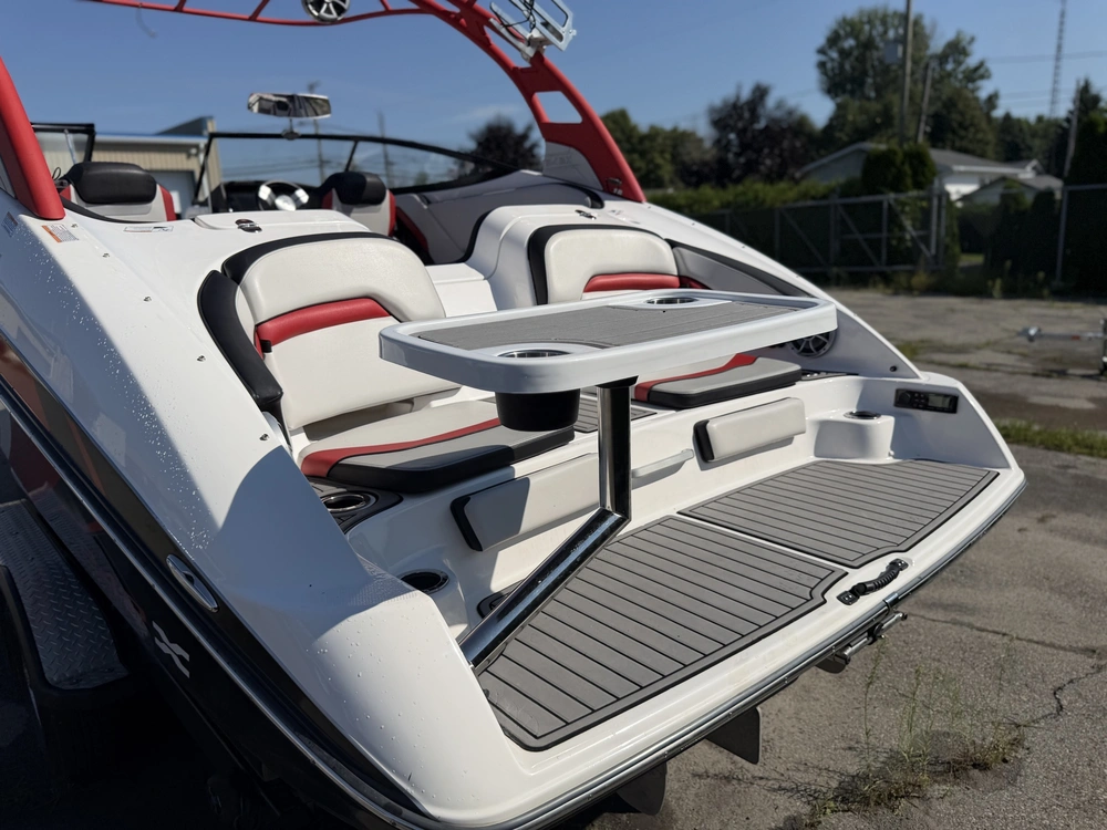 Yamaha 242x 2018 alt