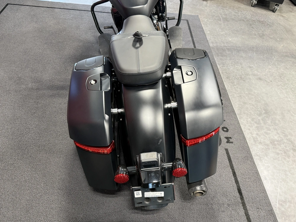 2026 Indian Motorcycle Challenger 112 Dark Horse® With Powerband Audio alt