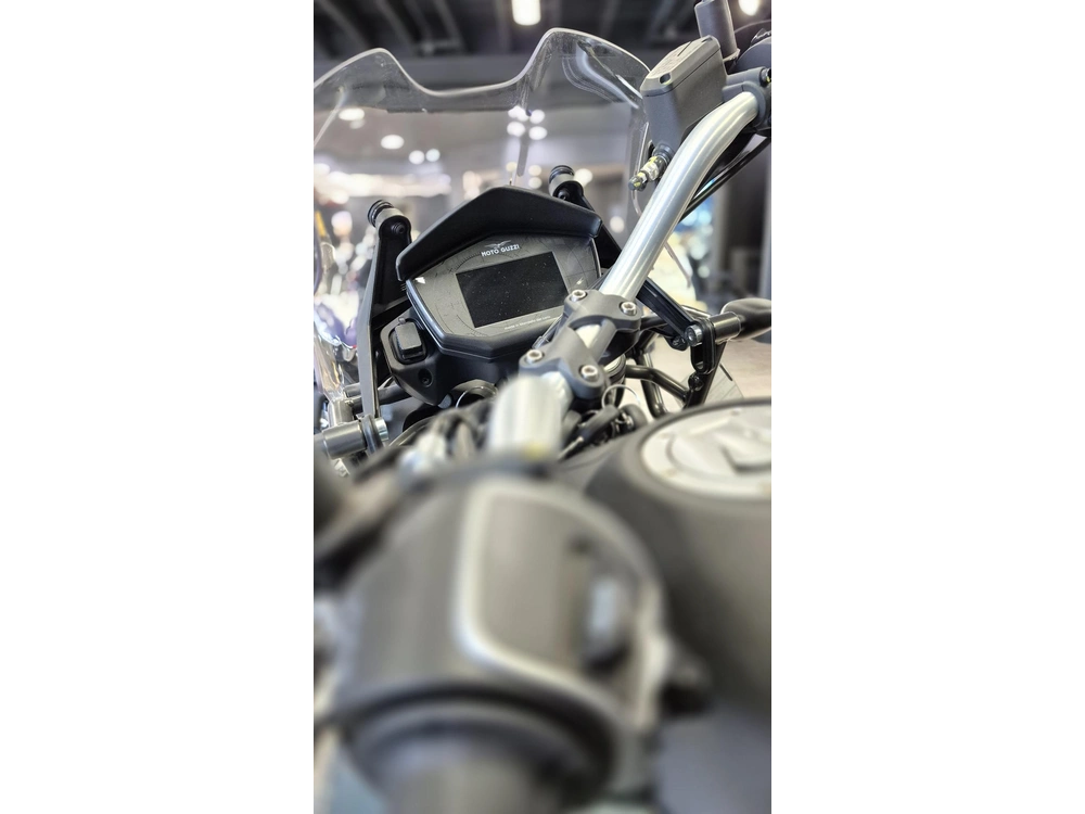 Moto Guzzi V85tt 2023 alt