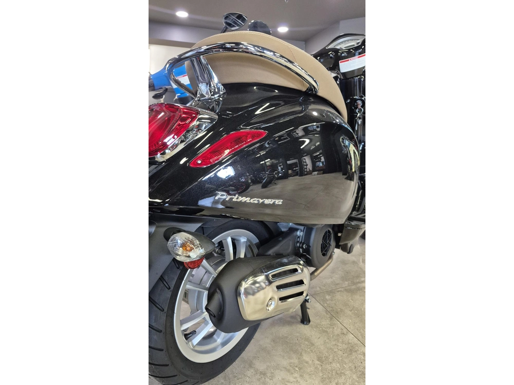 Vespa Primavera 150 2022 alt