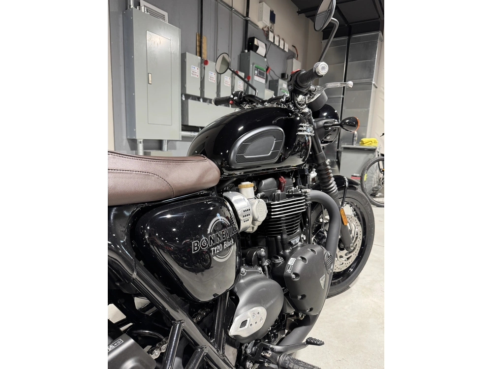 Triumph Bonneville T120 Noir 2026 alt