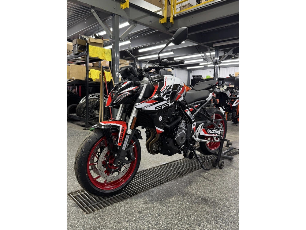 2025 Suzuki Gsx-8sm5 alt
