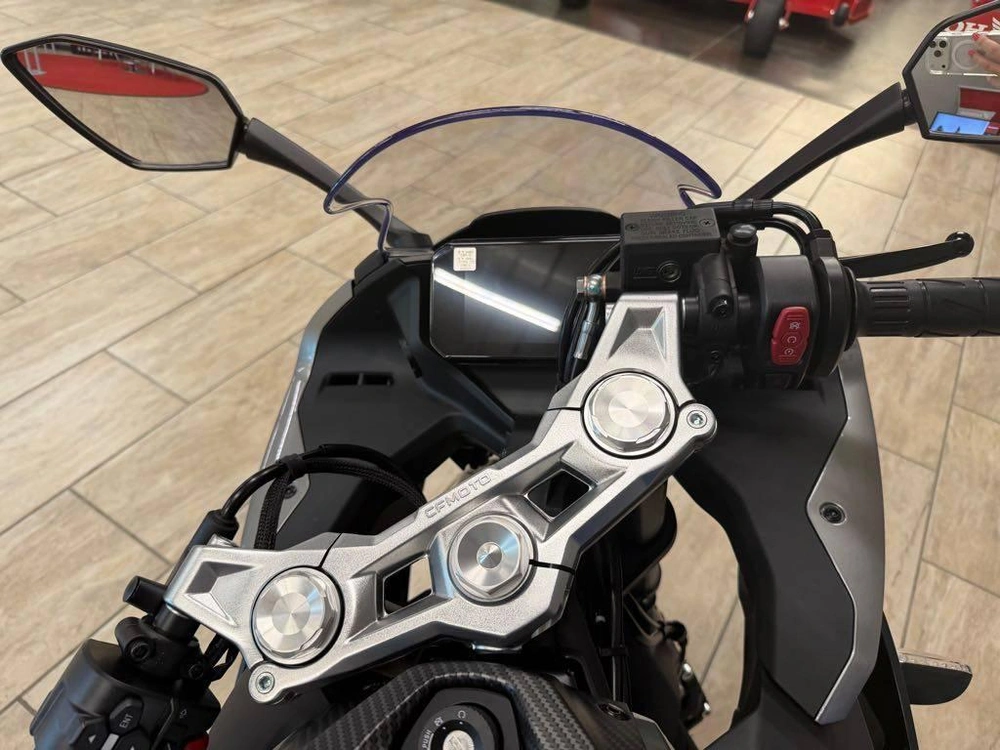 2026 Cfmoto 300ss 5us