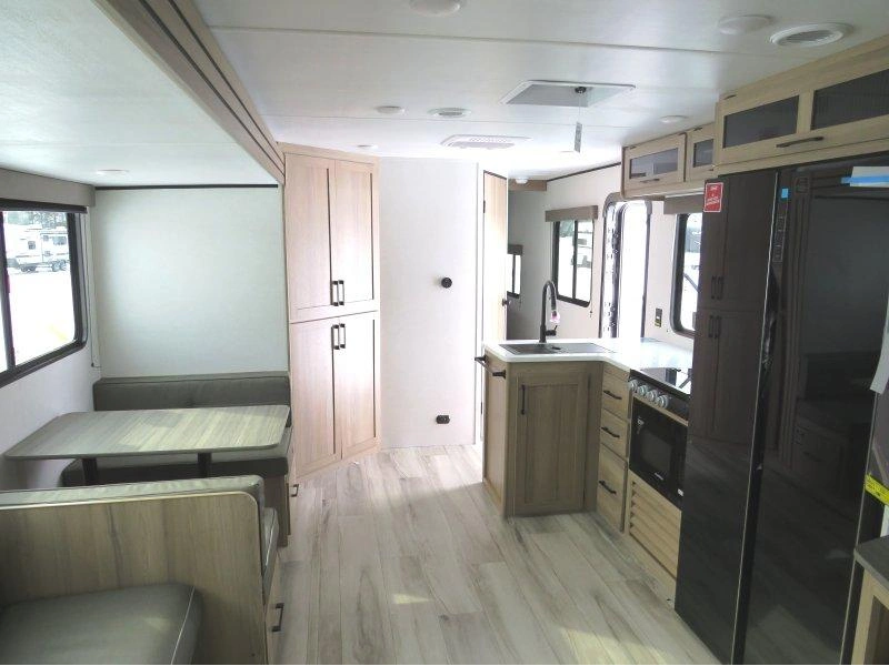 Keystone Rv Coleman 32bhs 2026 alt