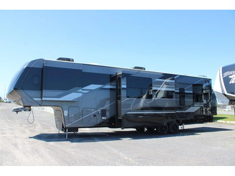 Grand Design Momentum 344m 2026 alt