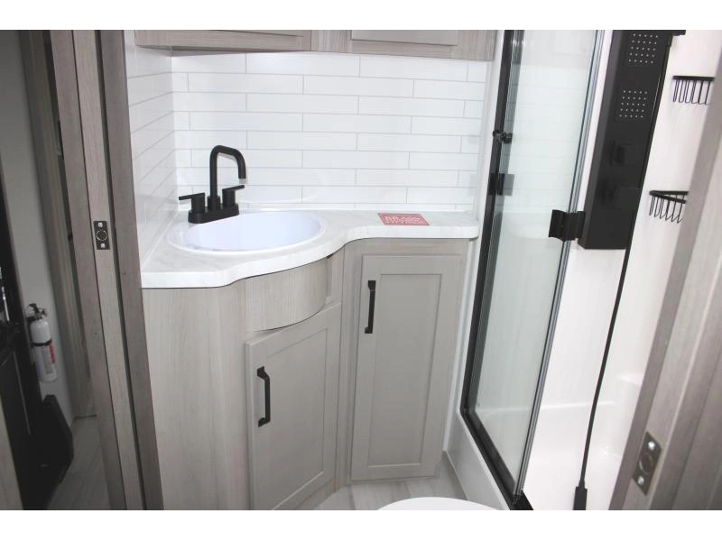 Grand Design Momentum 414m 2026 alt