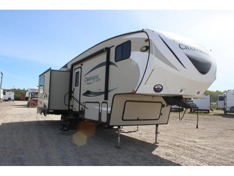 Coachmen Chaparral 31rls 2016 alt