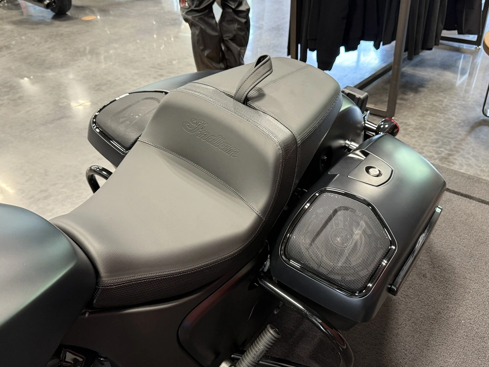 2026 Indian Motorcycle Challenger 112 Dark Horse® With Powerband Audio alt