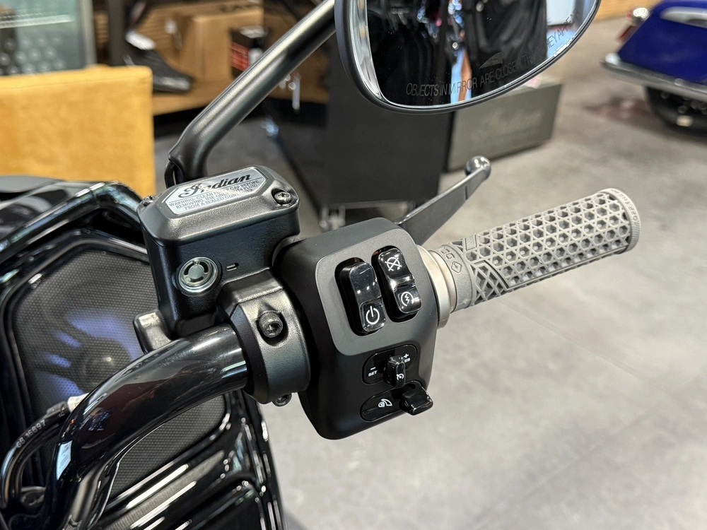 2026 Indian Motorcycle Challenger 112 Dark Horse® With Powerband Audio alt