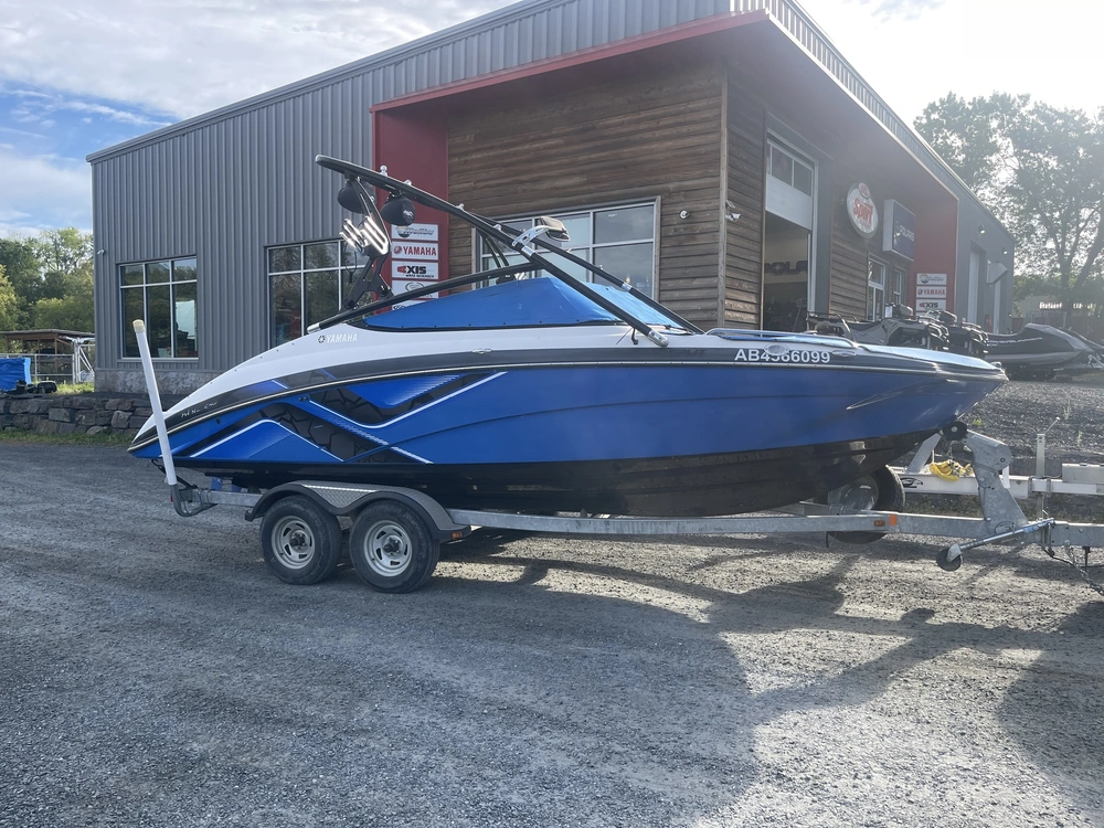 2014 Yamaha 212x alt