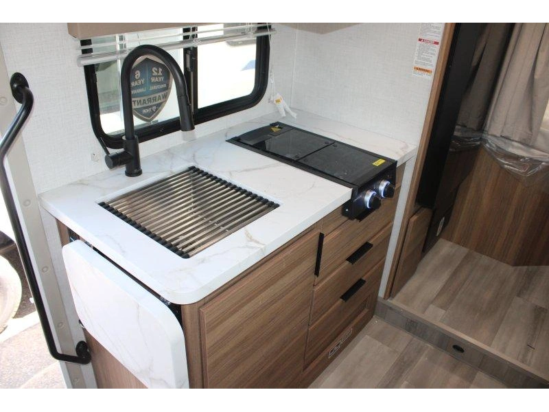 Thor Motor Coach Four Winds 21z.gm 2027 alt