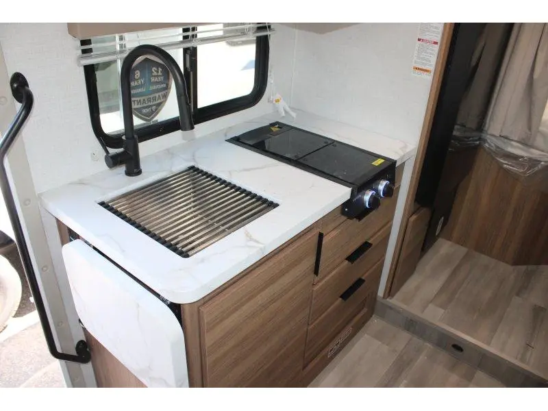 Thor Motor Coach Four Winds 2027